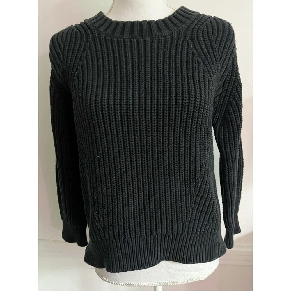Everlane • Solid Black Knit Crew Neck Sweater
